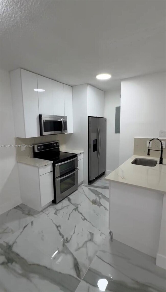 Building Photo - 15669 SW 73rd Cir Terrace