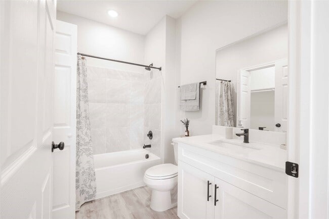 Building Photo - 2414 Penick Rd