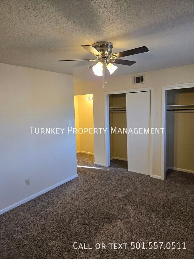 Building Photo - 1705 Sanford Dr