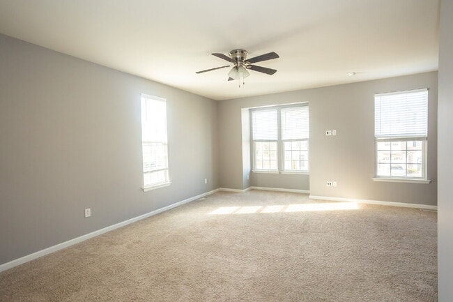 Building Photo - Exceptional 3-bedroom, 2.5-bathroom townhouse in the sought after community of The Villages at Cr...