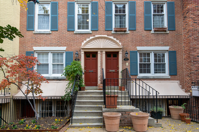 Building Photo - Beautiful Dupont Circle condo 2 Bed / 1.5 ...