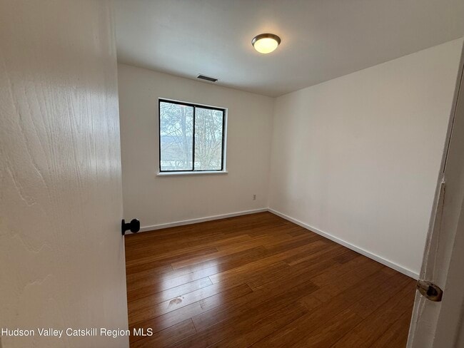 Building Photo - 259 Village Ct