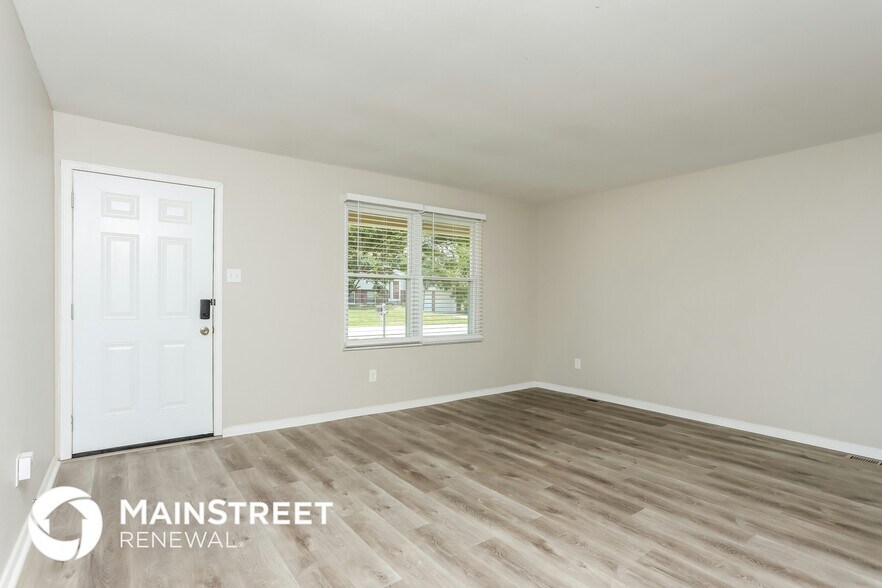 Building Photo - 910 Silverstone Dr