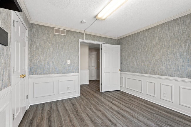 Building Photo - Plymouth