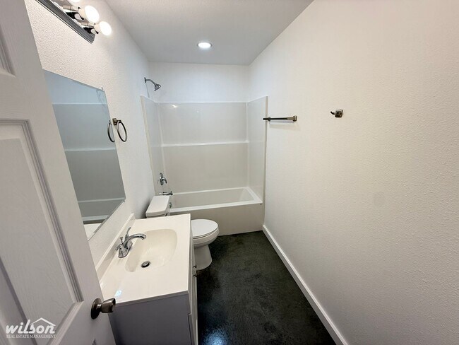 Building Photo - 2507-2509 S 47th Ave