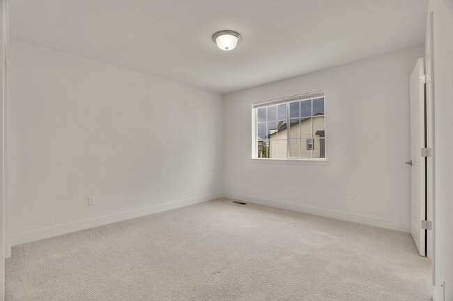 Building Photo - $2,680 - 2 Bed, 2.5 Bath Townhome in Broom...