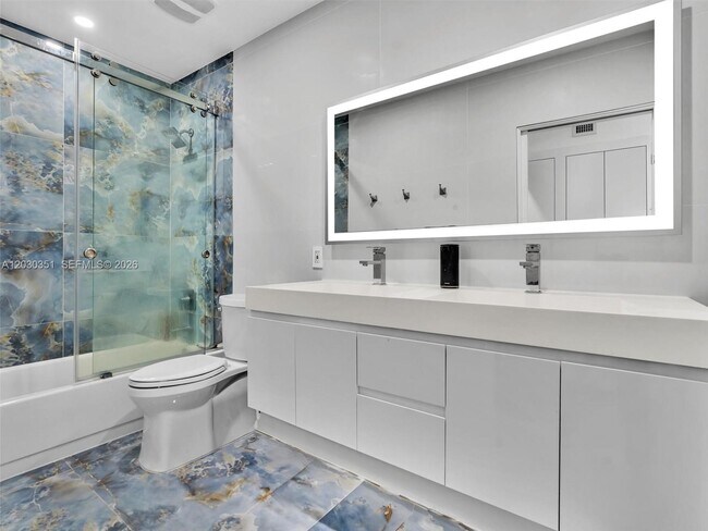 Building Photo - 3731 N Country Club Dr