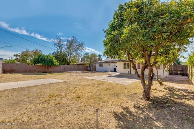Building Photo - 110 W Del Rio Dr