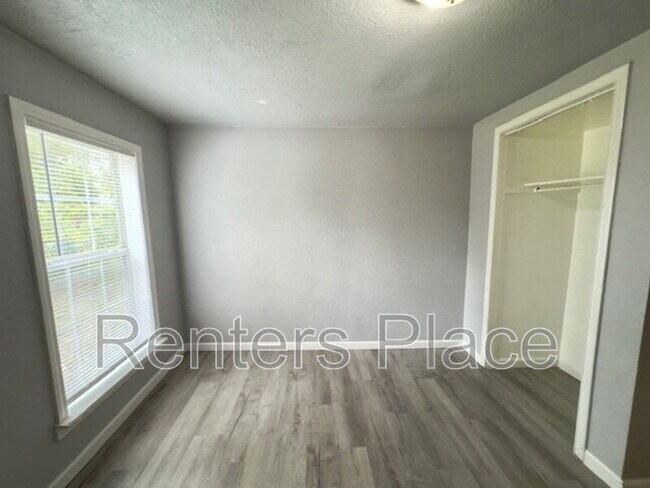 Building Photo - 4717 S 33rd W Ave