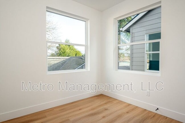 Building Photo - 12096 SE Market St