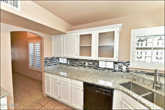 Building Photo - 1416 Stone Canyon Way