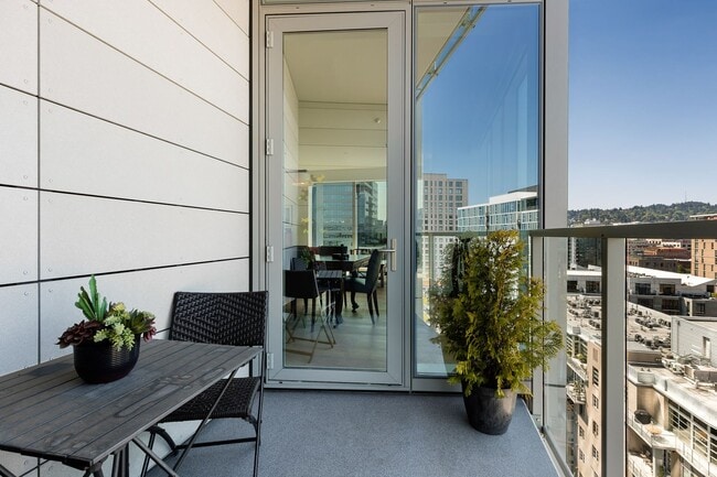 Building Photo - Modern Elegance at the Cosmopolitan on the Park