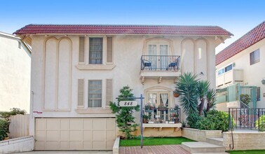 Building Photo - 848 7th Street in Santa Monica - steps to Montana Ave!