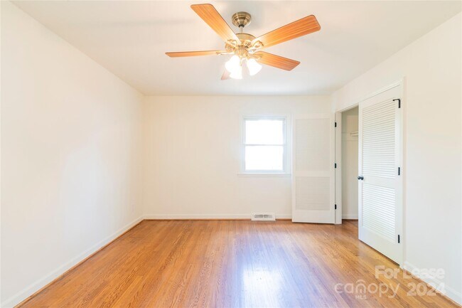 Building Photo - 5020 Coronado Dr