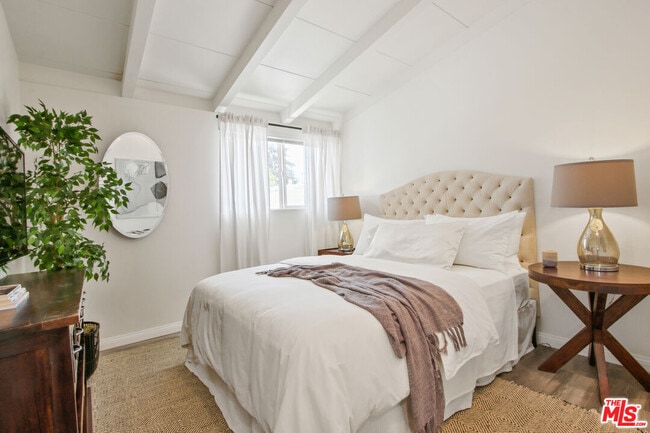 Building Photo - 6440 Rhea Ave