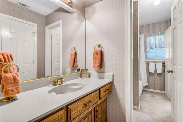 Building Photo - 1013 Canyon Ridge Dr