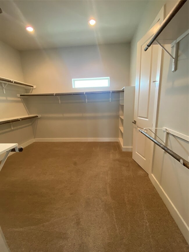 Building Photo - 115 E 2nd St