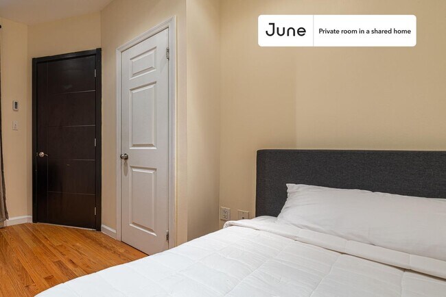 Building Photo - 342 Manhattan Ave