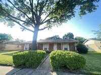 Building Photo - 1105 Spring Lake Dr