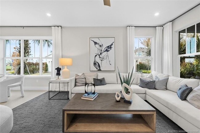 Building Photo - 823 SW Pr Ave