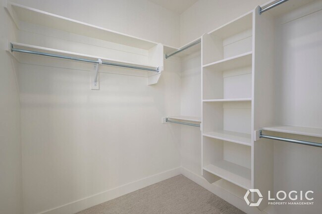 Building Photo - 1452 W Cook Ln