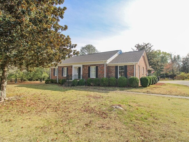Primary Photo - Nice Home in Rogersville!
