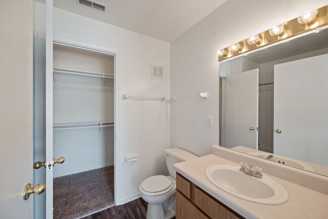 Building Photo - Conveniently Located on 32 in Crawfordsville******Large 2 Bedroom******Comfortable Living