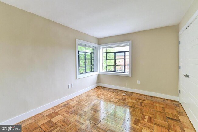 Building Photo - 2911 Newark St NW
