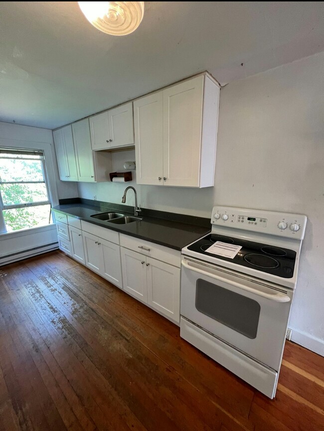 Building Photo - 4020 2nd Ave NE