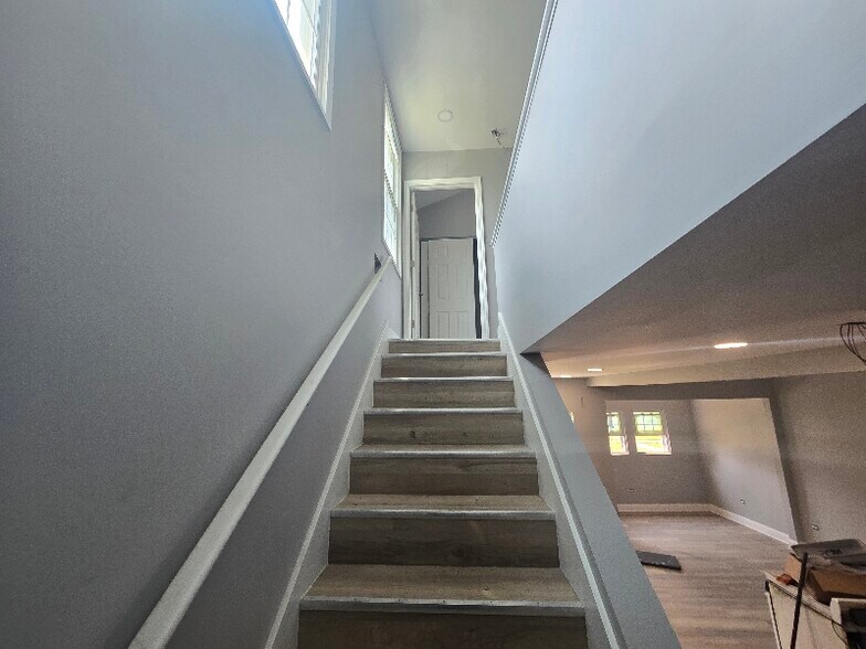 Building Photo - 449 Durbin St