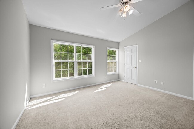 Building Photo - Spacious 3 Story Townhome Located in the Heart Raleigh! Available Now!