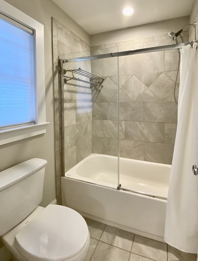 Building Photo - 305 Mallard Ave