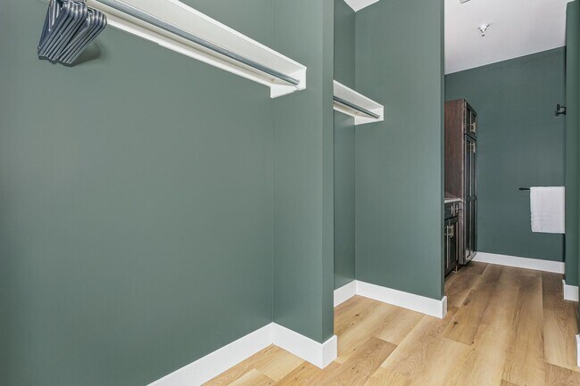 Building Photo - MOVE IN SPECIAL: MOVE IN BY APRIL 1, GET $1000 credit towards rent and/or monthly fees!