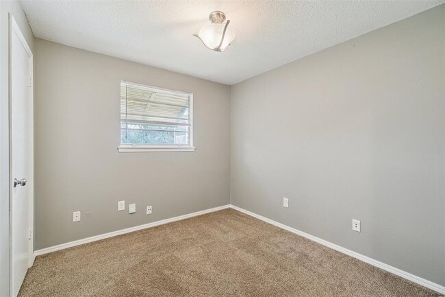 Building Photo - 4009 Vickie Dr