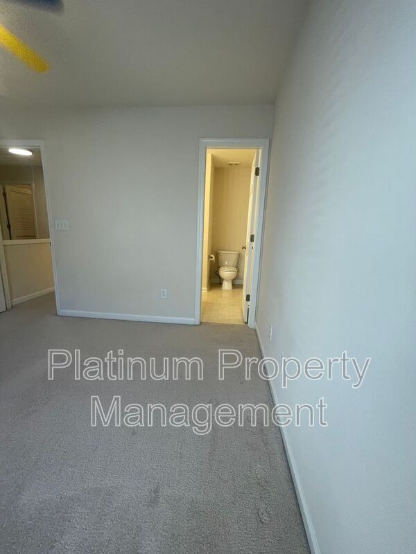 Building Photo - 165 Friars Head Dr NE