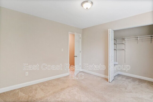 Building Photo - 575 Lancaster Pl