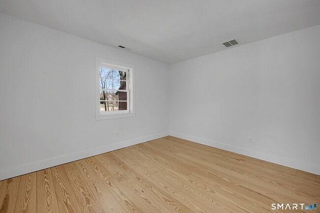 Building Photo - 220 Upper Grassy Hill Rd