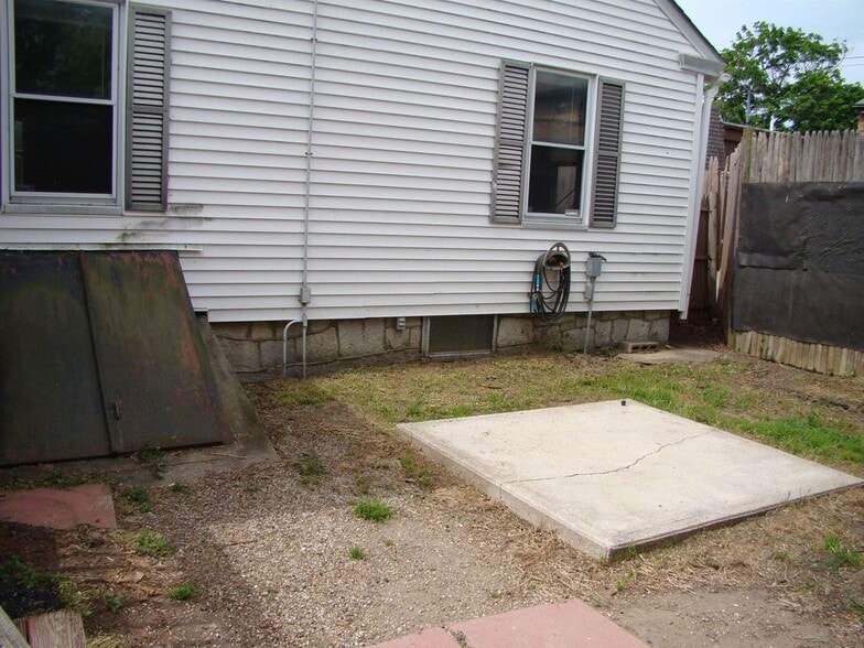 Building Photo - 145 McQuesten St
