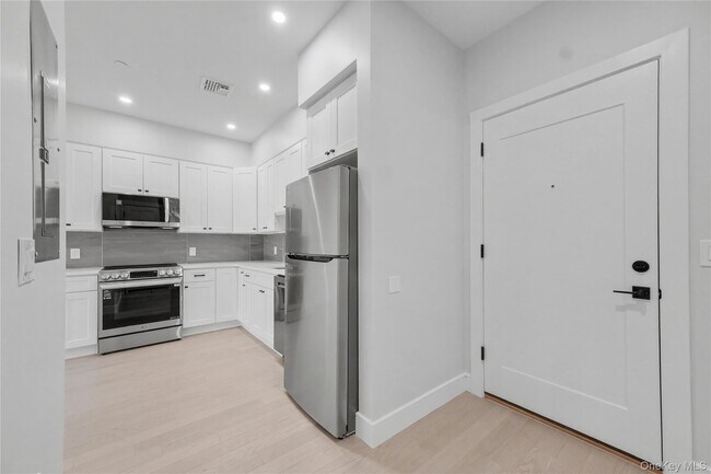 Building Photo - 10 Market St