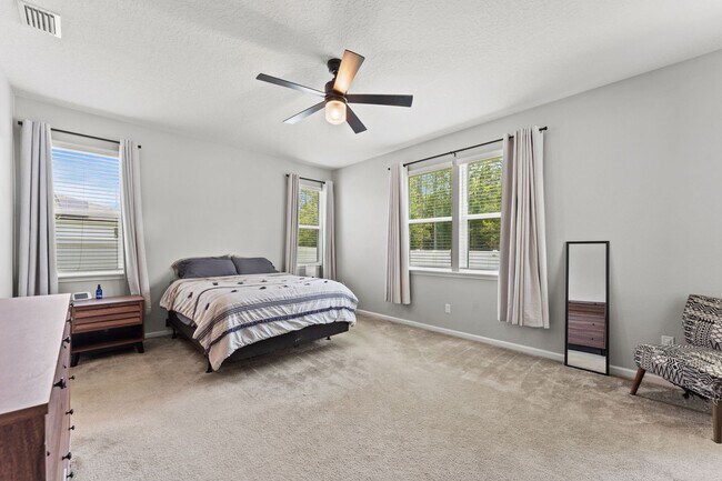 Building Photo - Serenity in Green Cove Springs!