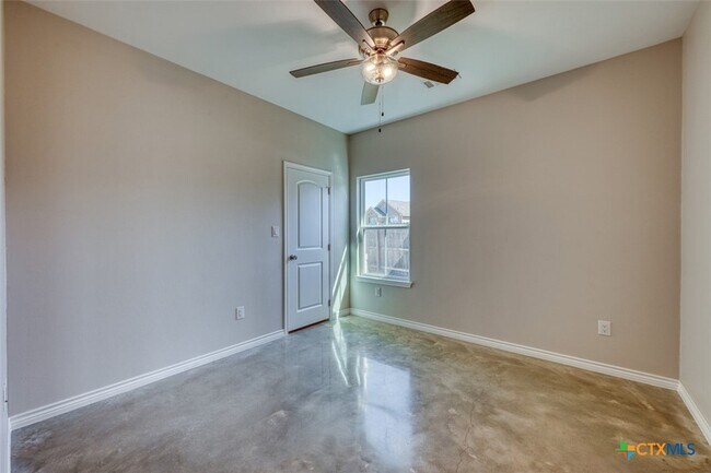 Building Photo - 1516 Stonecrest Dr