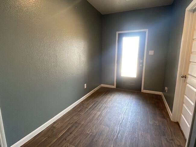 Building Photo - 1403 Mateer Manor Ct