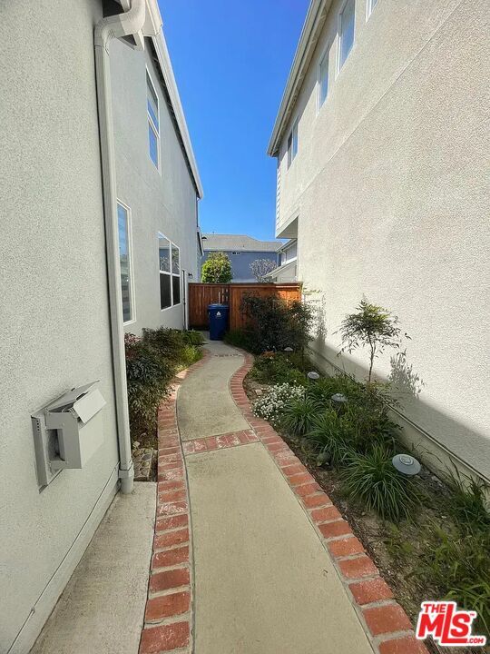 Building Photo - 1706 Freeport Terrace