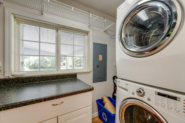 Building Photo - 3Bd/2Ba Kenmore House