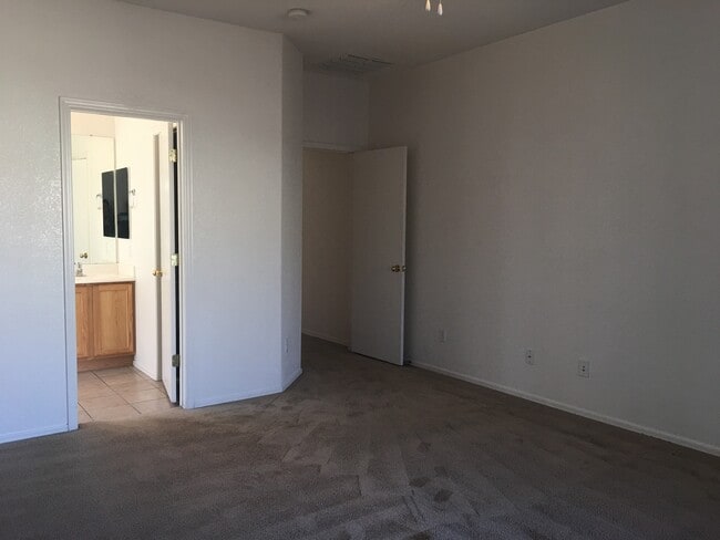 Building Photo - Phoenix 4 Bed & 2 Bath Single Story Split Floorplan