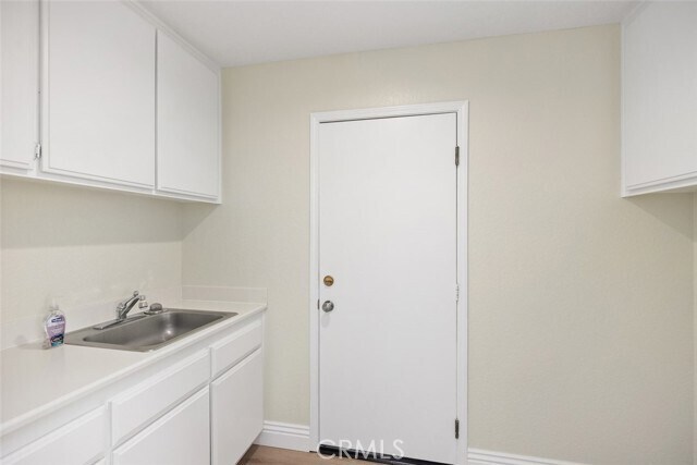 Building Photo - 2 Crystalglen