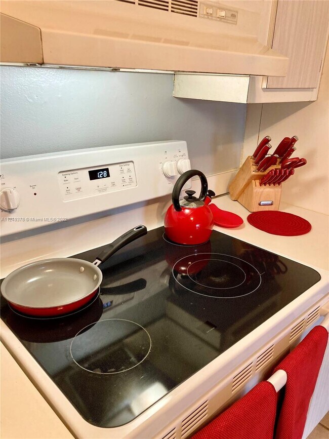 Building Photo - 2460 SW 18th Ave