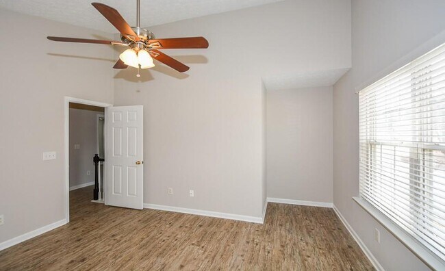 Building Photo - 612 Spanish Oak Dr