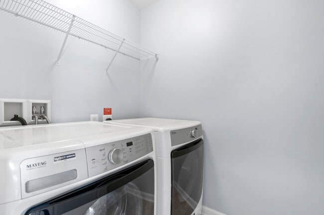 Building Photo - 42298 Lancaster Woods Sq