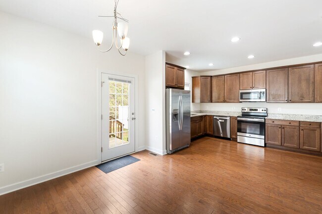 Building Photo - 2410 Winthrop Dr